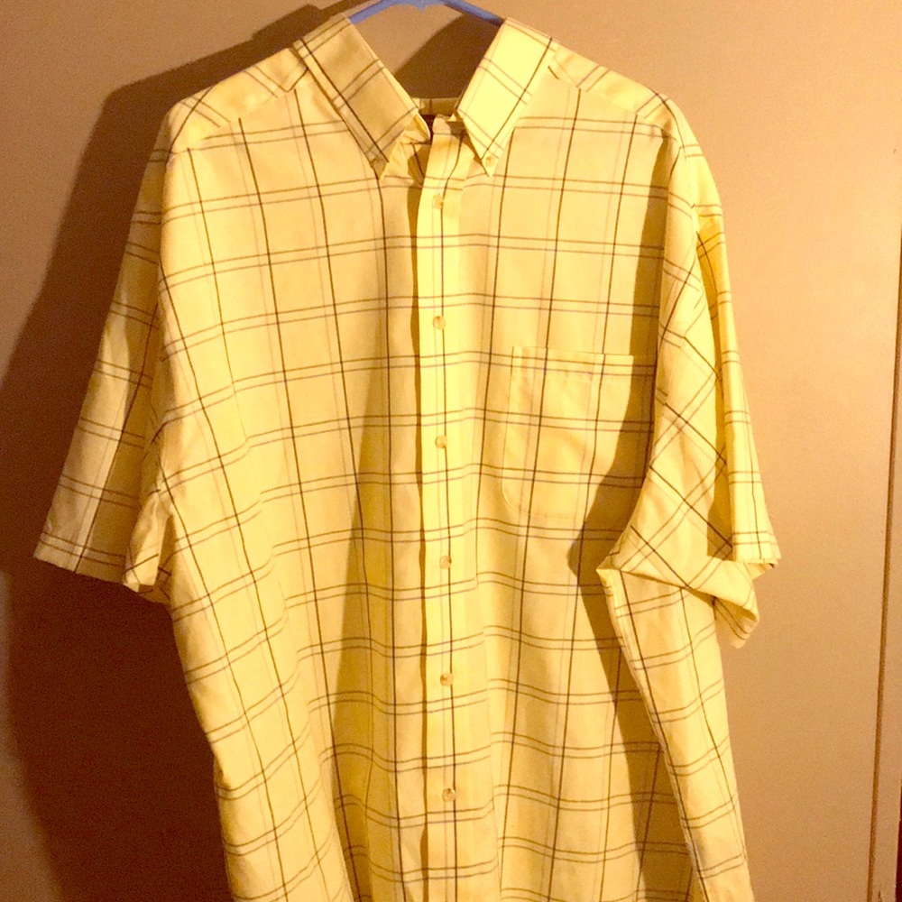 Shortsleeved button down